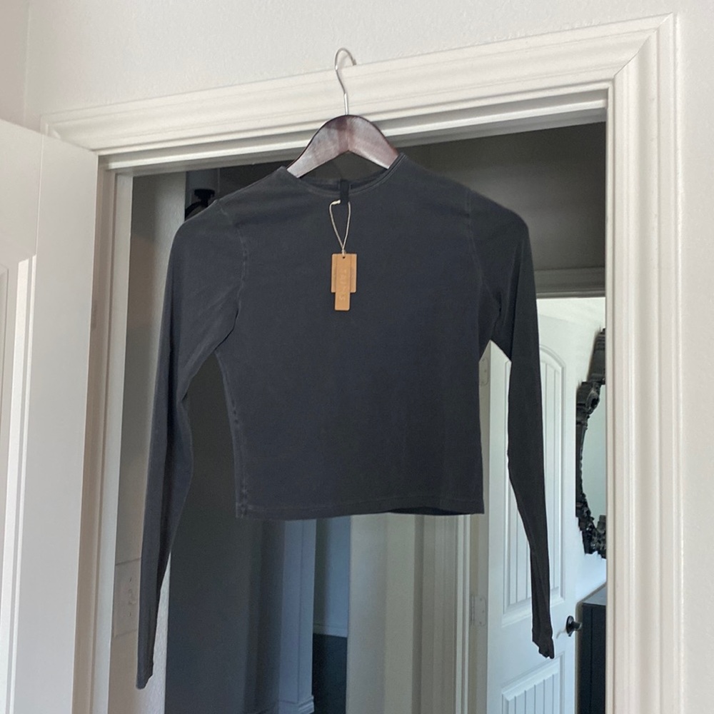 SKIMS long sleeve charcoal crop top